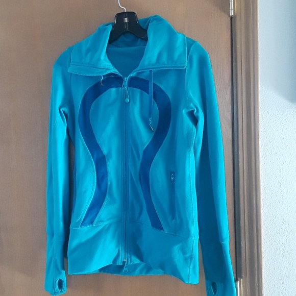 lululemon athletica Tops - Lululemon top with hood women